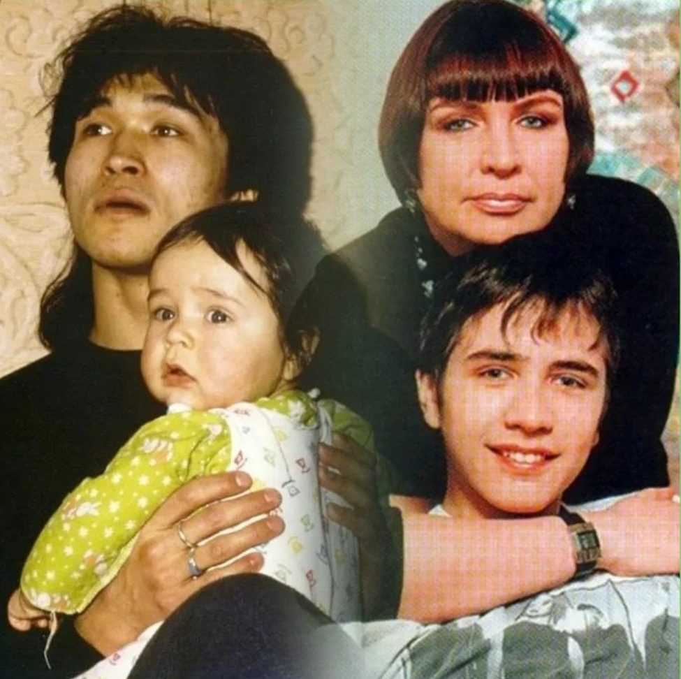 Сыну виктора цоя — 35: чем живет александр, как он решил возродить «кино» и есть ли внуки у легенды